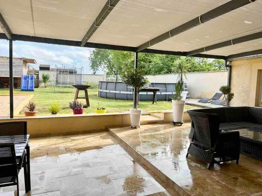 Le Retro Champlay Villa Exterior photo